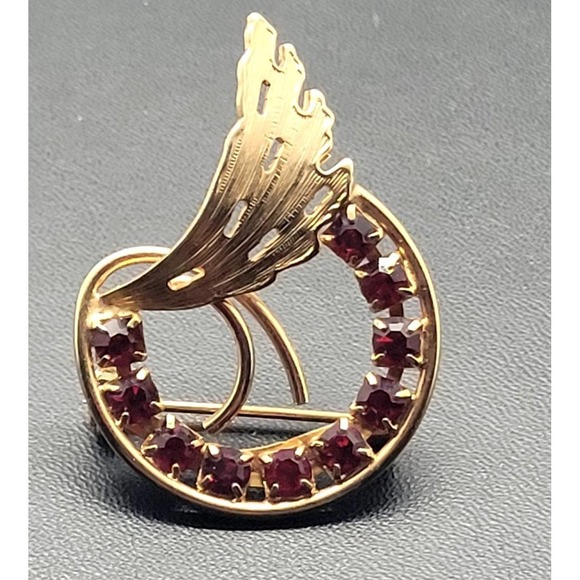 Jewelry - Vintage Brooch Red Rhinestone Gold Tone Wreath Fan Pin